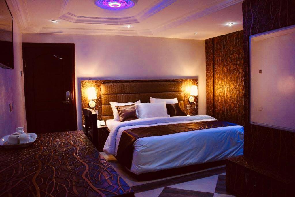 E-Suites Hotel, Абуджа Екстер'єр фото