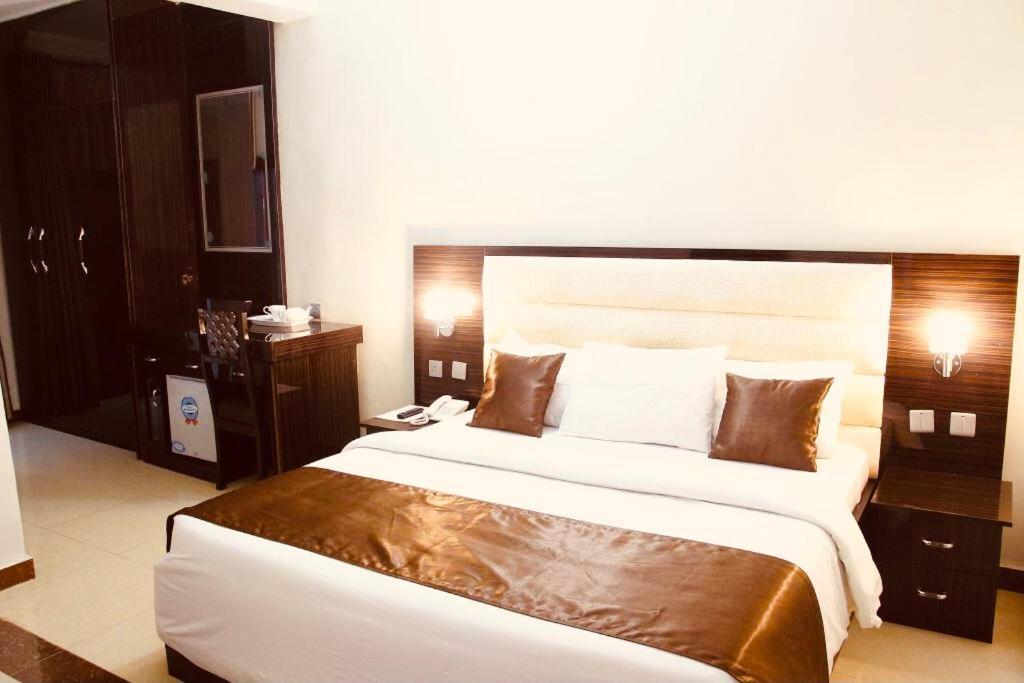 E-Suites Hotel, Абуджа Екстер'єр фото