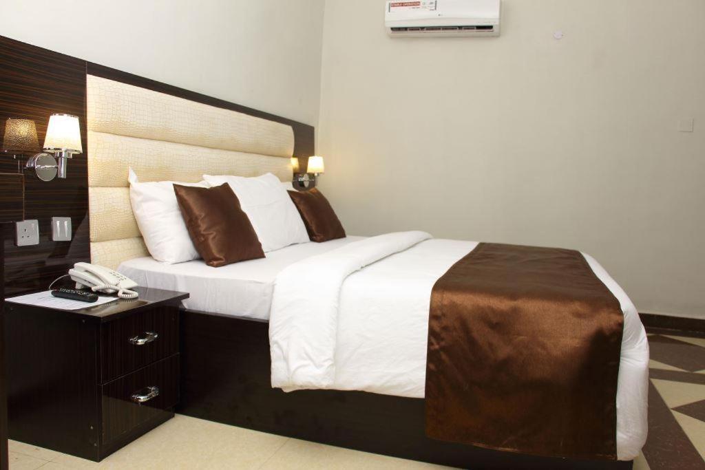 E-Suites Hotel, Абуджа Екстер'єр фото