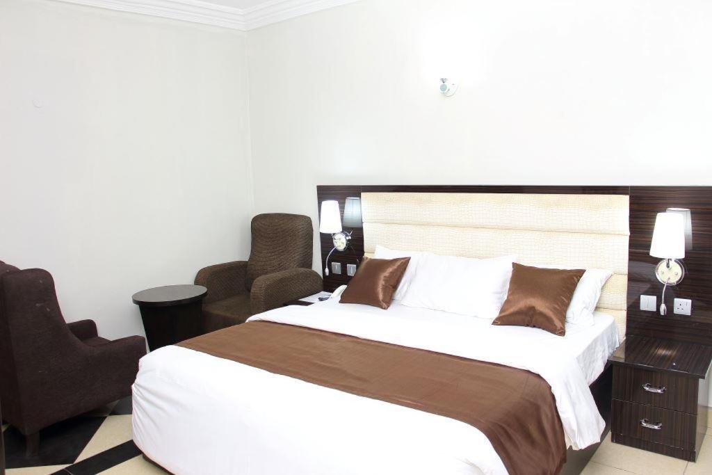 E-Suites Hotel, Абуджа Екстер'єр фото